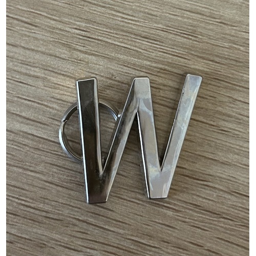 Fuzzyard letter 'W' Pet tag